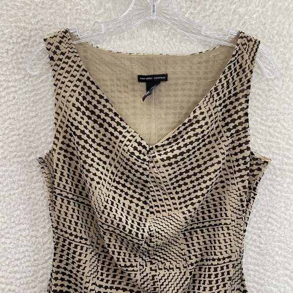 New York & Company Tan Beige Pattern Mesh V-Neck Sleeveless Top Womens M Medium - Picture 3 of 6